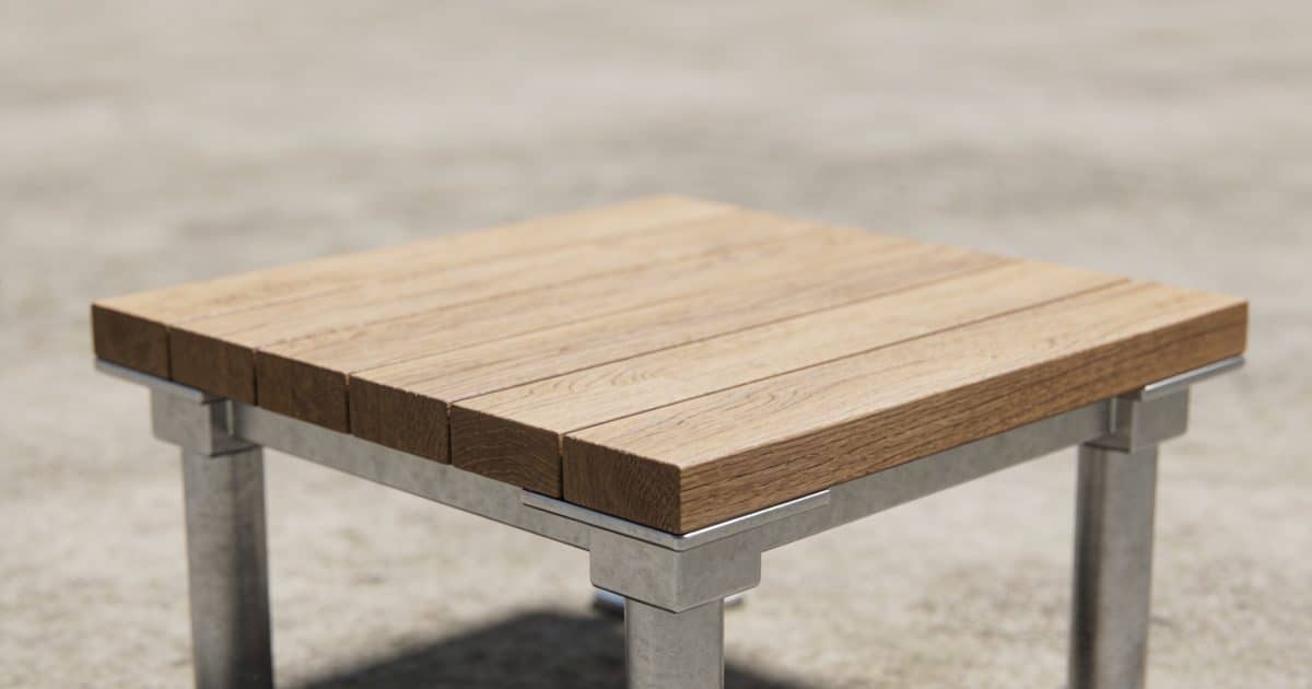 Plateforme surélevée en bois sur supports métalliques